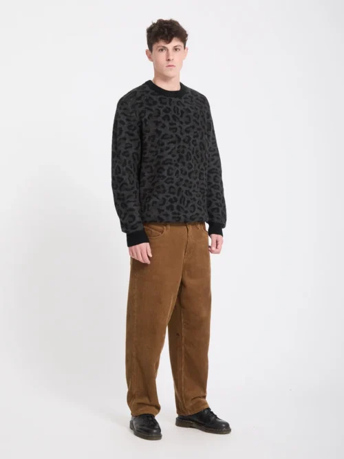 Το Volcom Leopold Sweater είναι ένα ανδρικό πλεκτό sweater βαρέως τύπου, σχεδιασμένο για άνεση και ζεστασιά τις πιο κρύες ημέρες.