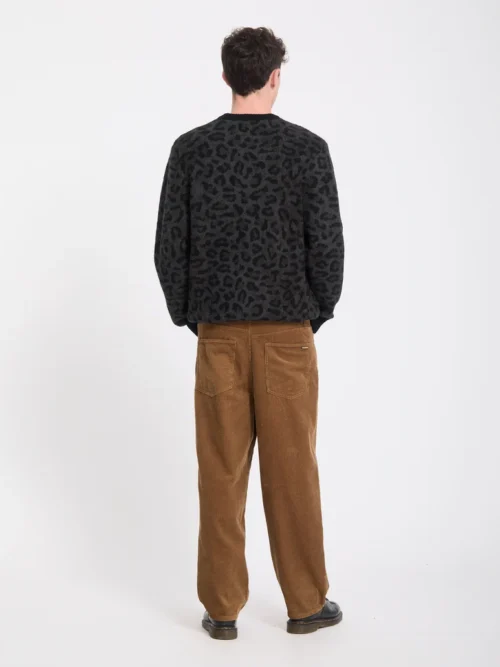 Το Volcom Leopold Sweater είναι ένα ανδρικό πλεκτό sweater βαρέως τύπου, σχεδιασμένο για άνεση και ζεστασιά τις πιο κρύες ημέρες.