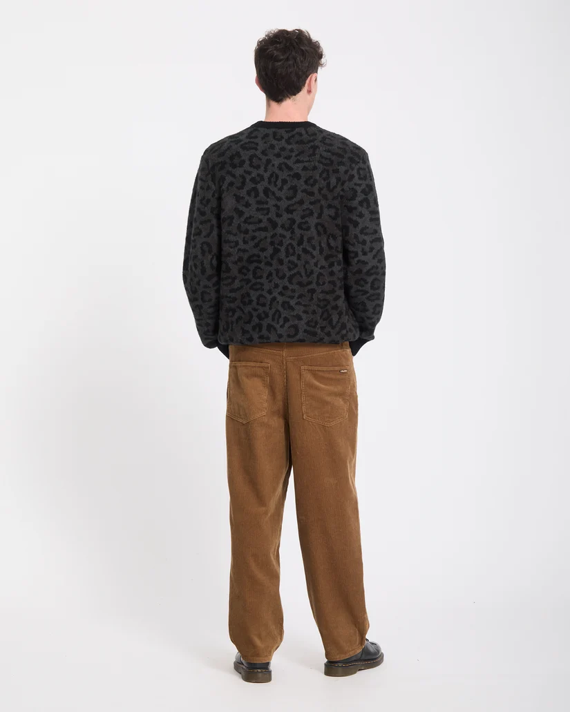 Το Volcom Leopold Sweater είναι ένα ανδρικό πλεκτό sweater βαρέως τύπου, σχεδιασμένο για άνεση και ζεστασιά τις πιο κρύες ημέρες.