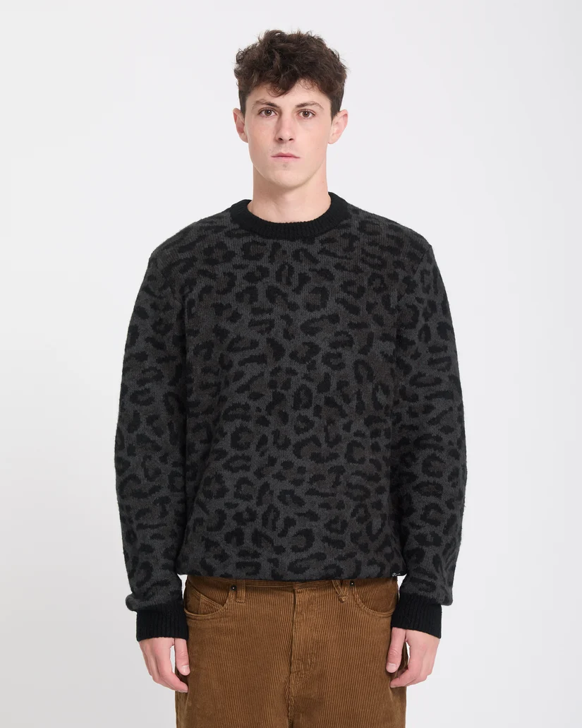 Το Volcom Leopold Sweater είναι ένα ανδρικό πλεκτό sweater βαρέως τύπου, σχεδιασμένο για άνεση και ζεστασιά τις πιο κρύες ημέρες.