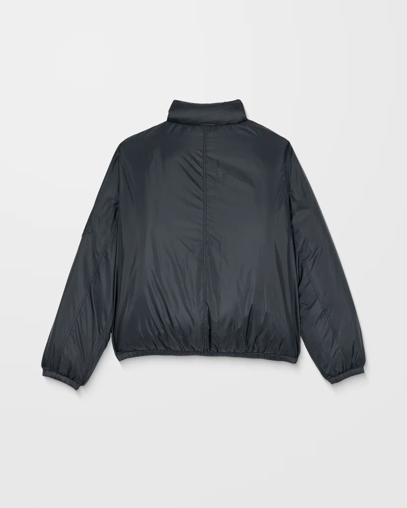 Το Volcom Fillmoore Jacket είναι ένα ανδρικό puffer jacket με relaxed fit εφαρμογή και μήκος μέχρι τη μέση, σχεδιασμένο για ζεστασιά και προστασία στις κρύες ημέρες.