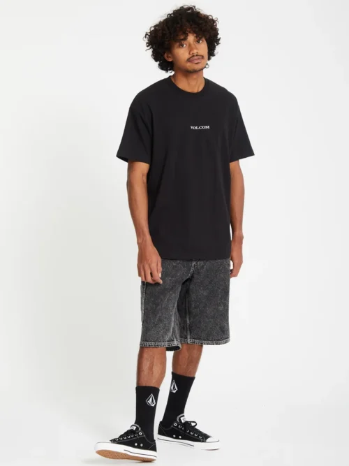 Το Volcom Stone LSE SST είναι ένα ανδρικό κοντομάνικο T-shirt με loose fit εφαρμογή, ιδανικό για άνετες καθημερινές και streetwear εμφανίσεις.