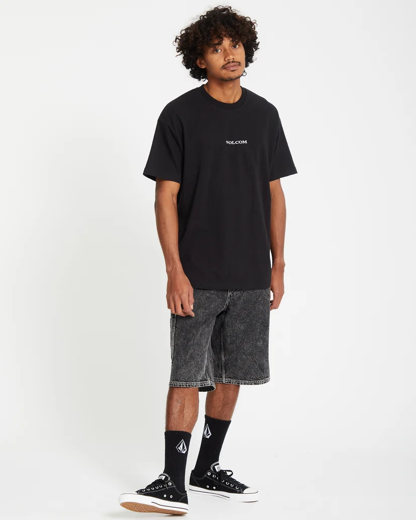 Το Volcom Stone LSE SST είναι ένα ανδρικό κοντομάνικο T-shirt με loose fit εφαρμογή, ιδανικό για άνετες καθημερινές και streetwear εμφανίσεις.