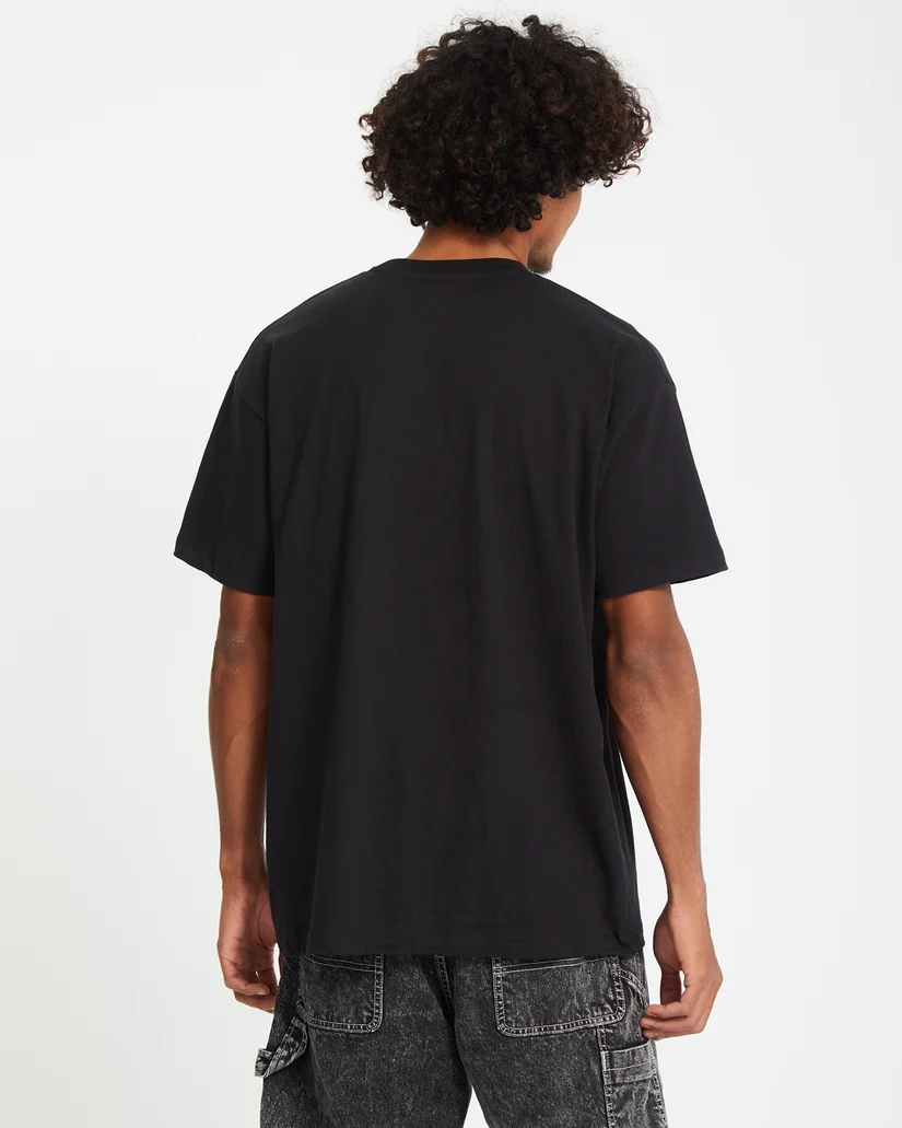Το Volcom Stone LSE SST είναι ένα ανδρικό κοντομάνικο T-shirt με loose fit εφαρμογή, ιδανικό για άνετες καθημερινές και streetwear εμφανίσεις.