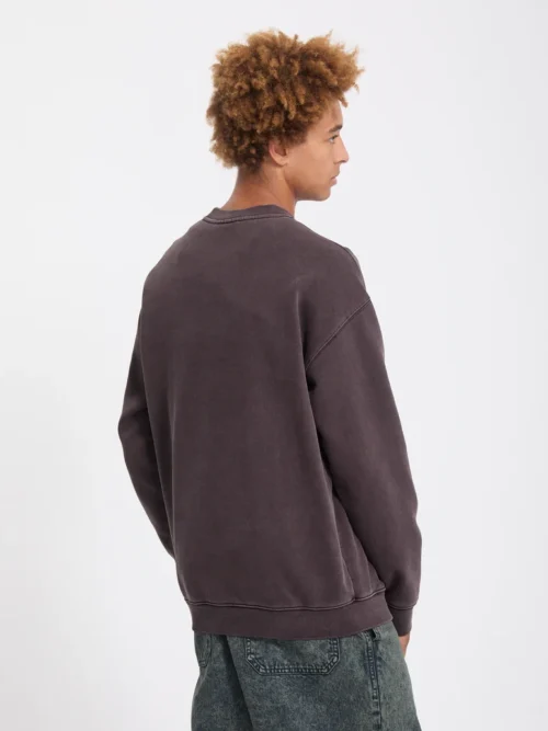 Το Volcom Big Stone Crew είναι ένα ανδρικό fleece sweatshirt με loose fit εφαρμογή, ιδανικό για άνετες καθημερινές και streetwear εμφανίσεις.