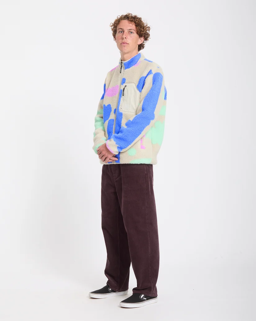 Το Volcom FA Carrau Fuzzar Zip είναι ένα ανδρικό Sherpa jacket με custom fit εφαρμογή, ιδανικό για τις πιο κρύες ημέρες και για outdoor εμφανίσεις με ξεχωριστό στυλ.