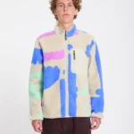 Το Volcom FA Carrau Fuzzar Zip είναι ένα ανδρικό Sherpa jacket με custom fit εφαρμογή, ιδανικό για τις πιο κρύες ημέρες και για outdoor εμφανίσεις με ξεχωριστό στυλ.