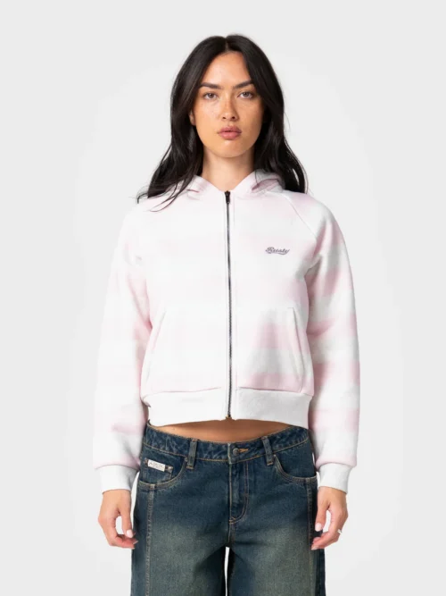 Το G6 Cropped Zip Through Hooded Fleece σε απόχρωση Rusty συνδυάζει relaxed εφαρμογή με sporty αισθητική και ξεχωριστές λεπτομέρειες. Ο cropped σχεδιασμός δημιουργεί μια σύγχρονη σιλουέτα, ενώ οι contrast ρίγες προσθέτουν δυναμικό χαρακτήρα στο design.