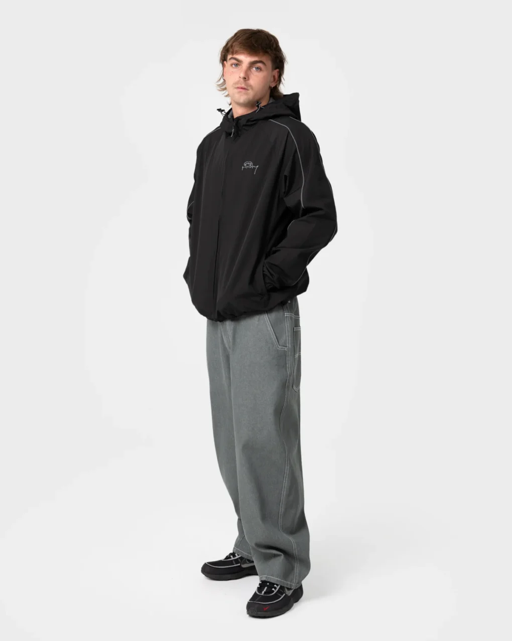 Rusty – Scyther Rain Jacket Αδιάβροχο jacket R2K γραμμής, σχεδιασμένο για προστασία από τη βροχή και άνεση στην καθημερινή χρήση.