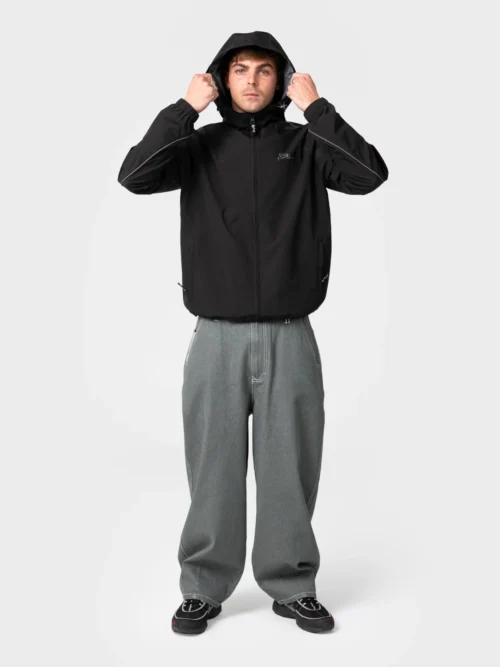 Rusty – Scyther Rain Jacket Αδιάβροχο jacket R2K γραμμής, σχεδιασμένο για προστασία από τη βροχή και άνεση στην καθημερινή χρήση.