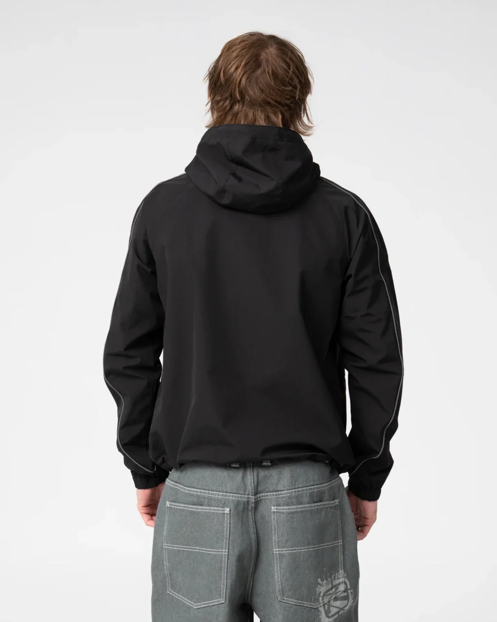 Rusty – Scyther Rain Jacket Αδιάβροχο jacket R2K γραμμής, σχεδιασμένο για προστασία από τη βροχή και άνεση στην καθημερινή χρήση.