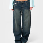 Rusty – Pammy Panelled Leg Jeans Το Pammy Panelled Leg Jeans είναι ένα γυναικείο denim παντελόνι με mid-rise μέση και loose εφαρμογή, σχεδιασμένο για άνεση και σύγχρονο streetwear χαρακτήρα.