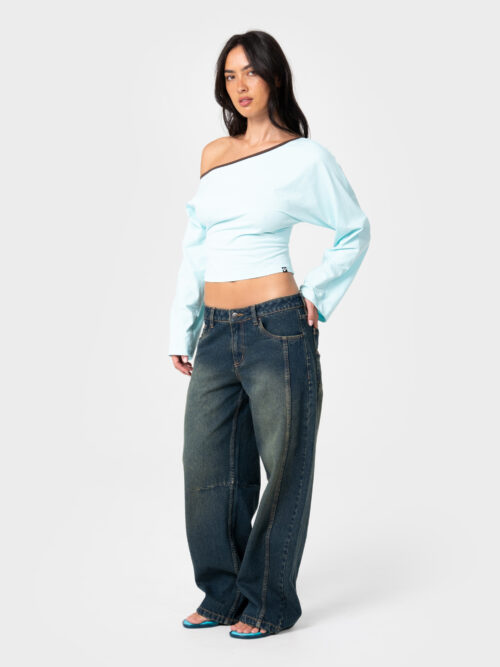 Rusty – Pammy Panelled Leg Jeans Το Pammy Panelled Leg Jeans είναι ένα γυναικείο denim παντελόνι με mid-rise μέση και loose εφαρμογή, σχεδιασμένο για άνεση και σύγχρονο streetwear χαρακτήρα.