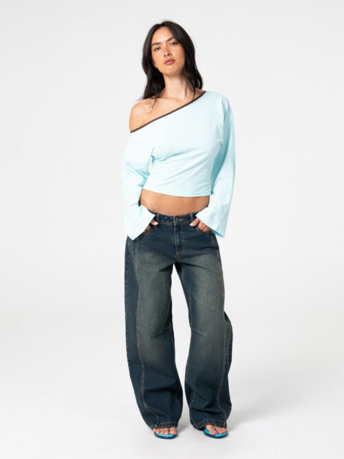 Rusty – Pammy Panelled Leg Jeans Το Pammy Panelled Leg Jeans είναι ένα γυναικείο denim παντελόνι με mid-rise μέση και loose εφαρμογή, σχεδιασμένο για άνεση και σύγχρονο streetwear χαρακτήρα.