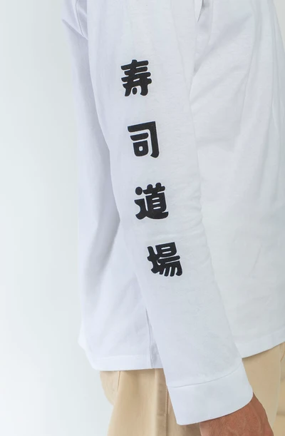 Το Noodle Temple White T-Shirt της Kaotiko είναι ένα άνετο και ευέλικτο T-shirt με casual και streetwear αισθητική. Κατασκευασμένο από 100% βαμβάκι, προσφέρει απαλή και ευχάριστη αίσθηση, ιδανική για καθημερινή χρήση.