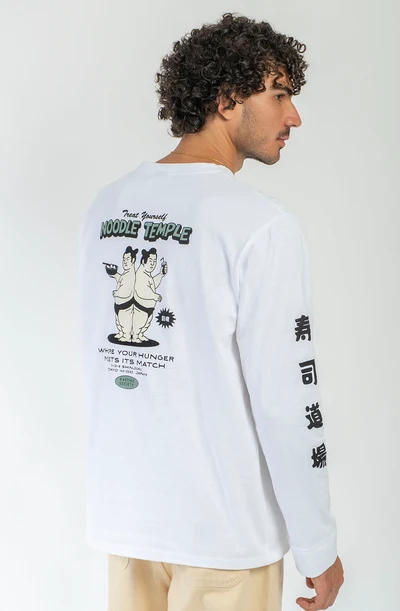 Το Noodle Temple White T-Shirt της Kaotiko είναι ένα άνετο και ευέλικτο T-shirt με casual και streetwear αισθητική. Κατασκευασμένο από 100% βαμβάκι, προσφέρει απαλή και ευχάριστη αίσθηση, ιδανική για καθημερινή χρήση.