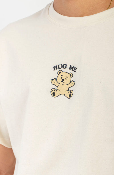 Το Hug Station Organic Tobacco Regular Fit T-Shirt της Kaotiko είναι ένα άνετο και ευκολοφόρετο T-shirt με regular fit γραμμή και casual streetwear αισθητική. Κατασκευασμένο από 100% οργανικό βαμβάκι, προσφέρει απαλή και φυσική αίσθηση, ιδανική για καθημερινή χρήση.