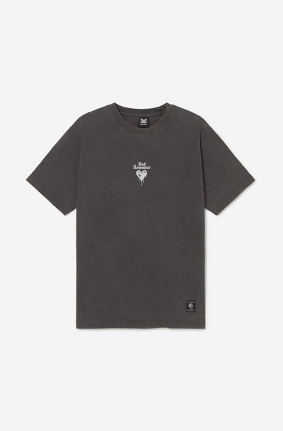 Το No Promise For Tomorrow Washed Black T-Shirt της Kaotiko είναι ένα casual T-shirt με σύγχρονη streetwear αισθητική