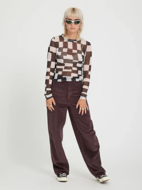 Η Volcom FA Carrau Mesh LS είναι μια γυναικεία μακρυμάνικη μπλούζα με body con εφαρμογή, σχεδιασμένη για να αγκαλιάζει το σώμα και να δημιουργεί μια μοντέρνα, ξεχωριστή εμφάνιση.