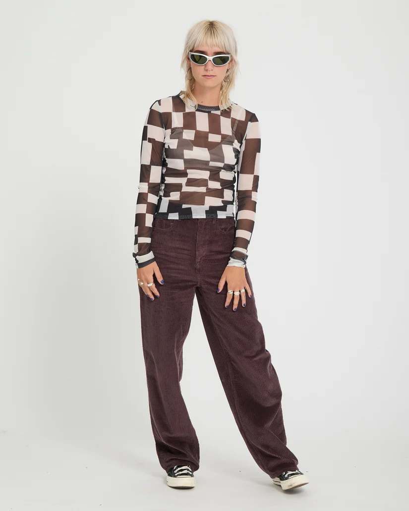 Η Volcom FA Carrau Mesh LS είναι μια γυναικεία μακρυμάνικη μπλούζα με body con εφαρμογή, σχεδιασμένη για να αγκαλιάζει το σώμα και να δημιουργεί μια μοντέρνα, ξεχωριστή εμφάνιση.