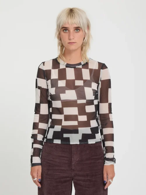 Η Volcom FA Carrau Mesh LS είναι μια γυναικεία μακρυμάνικη μπλούζα με body con εφαρμογή, σχεδιασμένη για να αγκαλιάζει το σώμα και να δημιουργεί μια μοντέρνα, ξεχωριστή εμφάνιση.