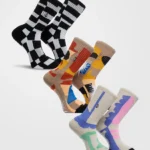 Οι Volcom Print Mixer Socks 3PK είναι ένα σετ από 3 ζευγάρια ανδρικές ψηλές crew κάλτσες, σχεδιασμένες για άνεση και σταθερή εφαρμογή