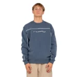 Το Rusty Trigger Crew Fleece είναι ένα ζεστό και άνετο φούτερ που ταιριάζει ιδανικά στις πιο δροσερές ημέρες. Η βαριά σύνθεση από βαμβάκι και polyester προσφέρει ζεστασιά και άνεση, χωρίς να προσθέτει περιττό όγκο. Παράλληλα, η oversized relaxed εφαρμογή αφήνει αρκετό χώρο για ελευθερία κινήσεων και δημιουργεί ένα σύγχρονο casual look.