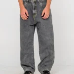 Rusty – Redemption Baggy Jean Το Rusty Redemption Baggy Jean διαθέτει baggy εφαρμογή με χαλαρή, oversized γραμμή για έντονο streetwear χαρακτήρα. Κατασκευάζεται από 100% cotton indigo denim και διαθέτει contrast ραφές, oversized τσέπες και χαρακτηριστικό Rusty Ransom screen print.