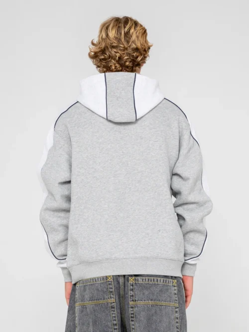 Το Panela Anderson 2.0 Hooded Fleece Rusty συνδυάζει άνεση, ζεστασιά και relaxed streetwear αισθητική. Η R2K relaxed εφαρμογή προσφέρει ελευθερία κινήσεων, ενώ παράλληλα δημιουργεί μια σύγχρονη και άνετη σιλουέτα για καθημερινές εμφανίσεις.