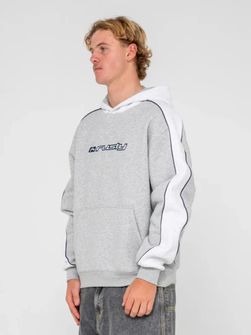 Το Panela Anderson 2.0 Hooded Fleece Rusty συνδυάζει άνεση, ζεστασιά και relaxed streetwear αισθητική. Η R2K relaxed εφαρμογή προσφέρει ελευθερία κινήσεων, ενώ παράλληλα δημιουργεί μια σύγχρονη και άνετη σιλουέτα για καθημερινές εμφανίσεις.