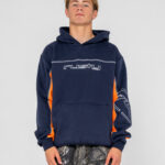 Το Rusty Titan Hooded Fleece σε Navy Blue συνδυάζει άνεση, ζεστασιά και σύγχρονη R2K αισθητική. Η oversized εφαρμογή δημιουργεί μια relaxed σιλουέτα, ενώ παράλληλα προσφέρει αρκετό χώρο για ελευθερία κινήσεων και εύκολο layering.
