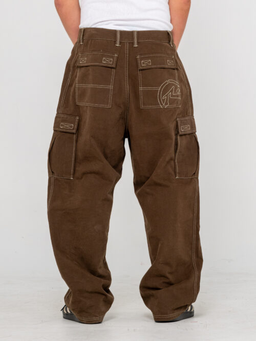 Rusty – Grizzly Baggy Cargo Pant Το Grizzly Baggy Cargo Pant της Rusty συνδυάζει άνεση και έντονο streetwear χαρακτήρα, με baggy εφαρμογή και cargo σχεδιασμό. Διαθέτει έξι πρακτικές τσέπες, προσφέροντας άφθονο χώρο για τα απαραίτητα της καθημερινότητας.