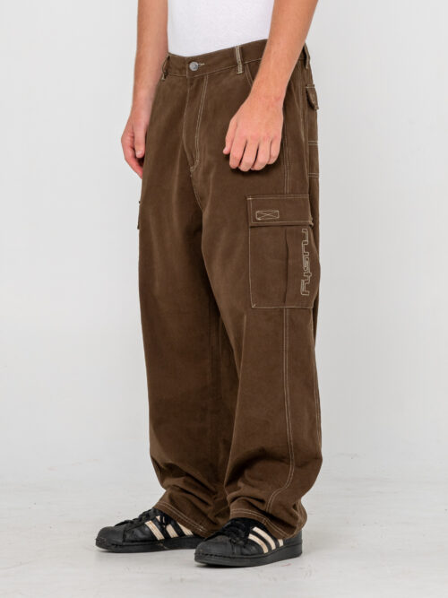 Rusty – Grizzly Baggy Cargo Pant Το Grizzly Baggy Cargo Pant της Rusty συνδυάζει άνεση και έντονο streetwear χαρακτήρα, με baggy εφαρμογή και cargo σχεδιασμό. Διαθέτει έξι πρακτικές τσέπες, προσφέροντας άφθονο χώρο για τα απαραίτητα της καθημερινότητας.