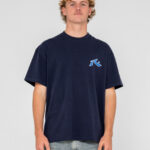 Rusty – Competition 2.0 Short Sleeve Tee Κλασικό κοντομάνικο T-shirt με Regular OG εφαρμογή, σχεδιασμένο για άνετη και διαχρονική εμφάνιση.