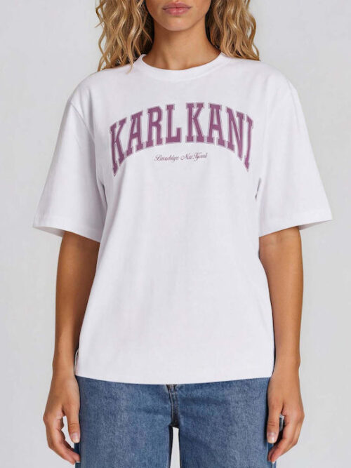 Το γυναικείο oversized T-shirt της Karl Kani συνδυάζει άνεση και σύγχρονο streetwear στυλ, αποτελώντας μια ευέλικτη επιλογή για τις καλοκαιρινές εμφανίσεις. Η φαρδιά oversized γραμμή προσφέρει άνετη εφαρμογή και ελευθερία κινήσεων, ενώ το κανονικό μήκος και τα κοντά μανίκια δημιουργούν μια ισορροπημένη, μοντέρνα σιλουέτα.