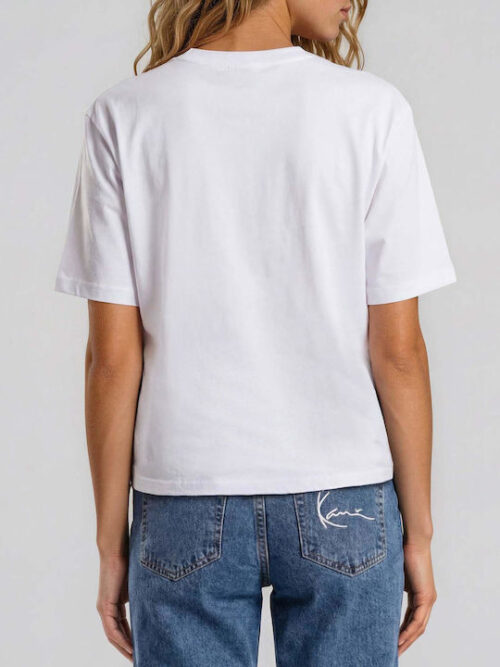 Το γυναικείο oversized T-shirt της Karl Kani συνδυάζει άνεση και σύγχρονο streetwear στυλ, αποτελώντας μια ευέλικτη επιλογή για τις καλοκαιρινές εμφανίσεις. Η φαρδιά oversized γραμμή προσφέρει άνετη εφαρμογή και ελευθερία κινήσεων, ενώ το κανονικό μήκος και τα κοντά μανίκια δημιουργούν μια ισορροπημένη, μοντέρνα σιλουέτα.