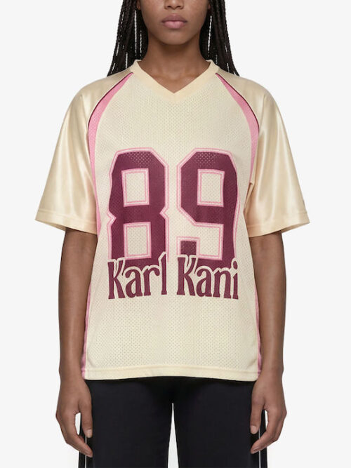 Το Karl Kani OG 89 Round Serif Football Jersey συνδυάζει αυθεντικό streetwear χαρακτήρα με sporty αισθητική. Κατασκευασμένο από ελαφρύ και δροσερό ύφασμα jersey, προσφέρει άνετη εφαρμογή και ξεχωριστό στυλ για καθημερινές εμφανίσεις.