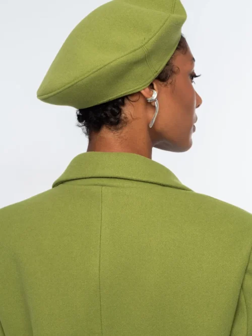 Το Elite Beret της Peace + Chaos αποτελεί ένα διαχρονικό αξεσουάρ που προσθέτει ξεχωριστό χαρακτήρα στις φθινοπωρινές εμφανίσεις. Ο κλασικός σχεδιασμός του συνδυάζεται με σύγχρονες λεπτομέρειες, δημιουργώντας έναν μπερέ που μπορεί να ολοκληρώσει εύκολα διαφορετικά outfits.