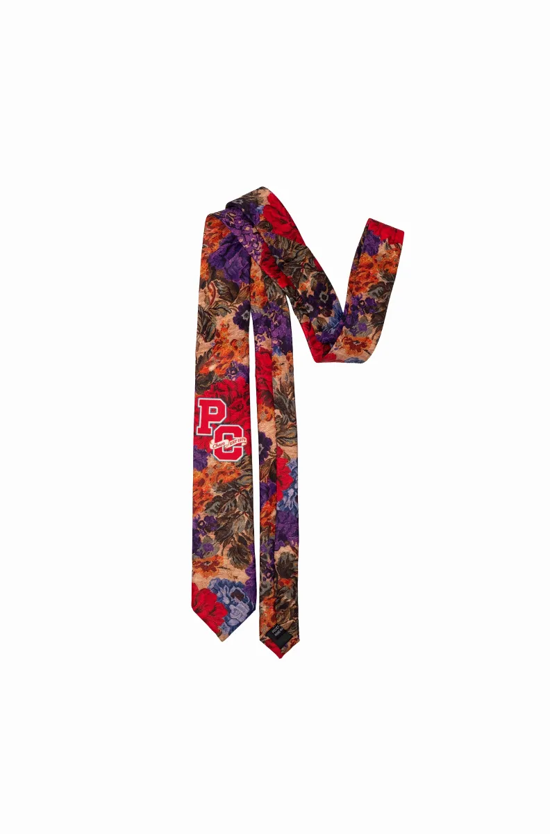 w26006a_tie_1 Η Tapestry Tie της Peace + Chaos συνδυάζει επιρροές από το ανδρικό tailoring με θηλυκά floral μοτίβα και varsity στοιχεία. Έτσι, ένα κλασικό αξεσουάρ αποκτά σύγχρονο χαρακτήρα και ξεχωριστή fashion αισθητική.