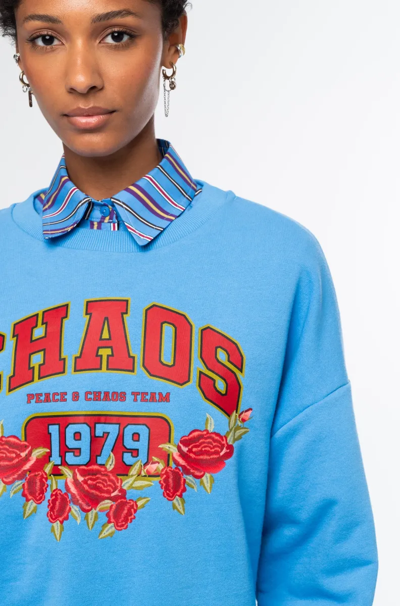 Το Old-School Sweater συνδυάζει την κλασική αισθητική ενός sweatshirt με τις χαρακτηριστικές σχεδιαστικές λεπτομέρειες της Peace + Chaos. Ένα διαχρονικό κομμάτι για τη φθινοπωρινή γκαρνταρόμπα, σχεδιασμένο να ξεχωρίζει μέσα από το ιδιαίτερο print και τις έντονες χρωματικές λεπτομέρειες.