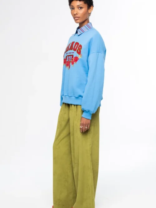 Το Old-School Sweater συνδυάζει την κλασική αισθητική ενός sweatshirt με τις χαρακτηριστικές σχεδιαστικές λεπτομέρειες της Peace + Chaos. Ένα διαχρονικό κομμάτι για τη φθινοπωρινή γκαρνταρόμπα, σχεδιασμένο να ξεχωρίζει μέσα από το ιδιαίτερο print και τις έντονες χρωματικές λεπτομέρειες.