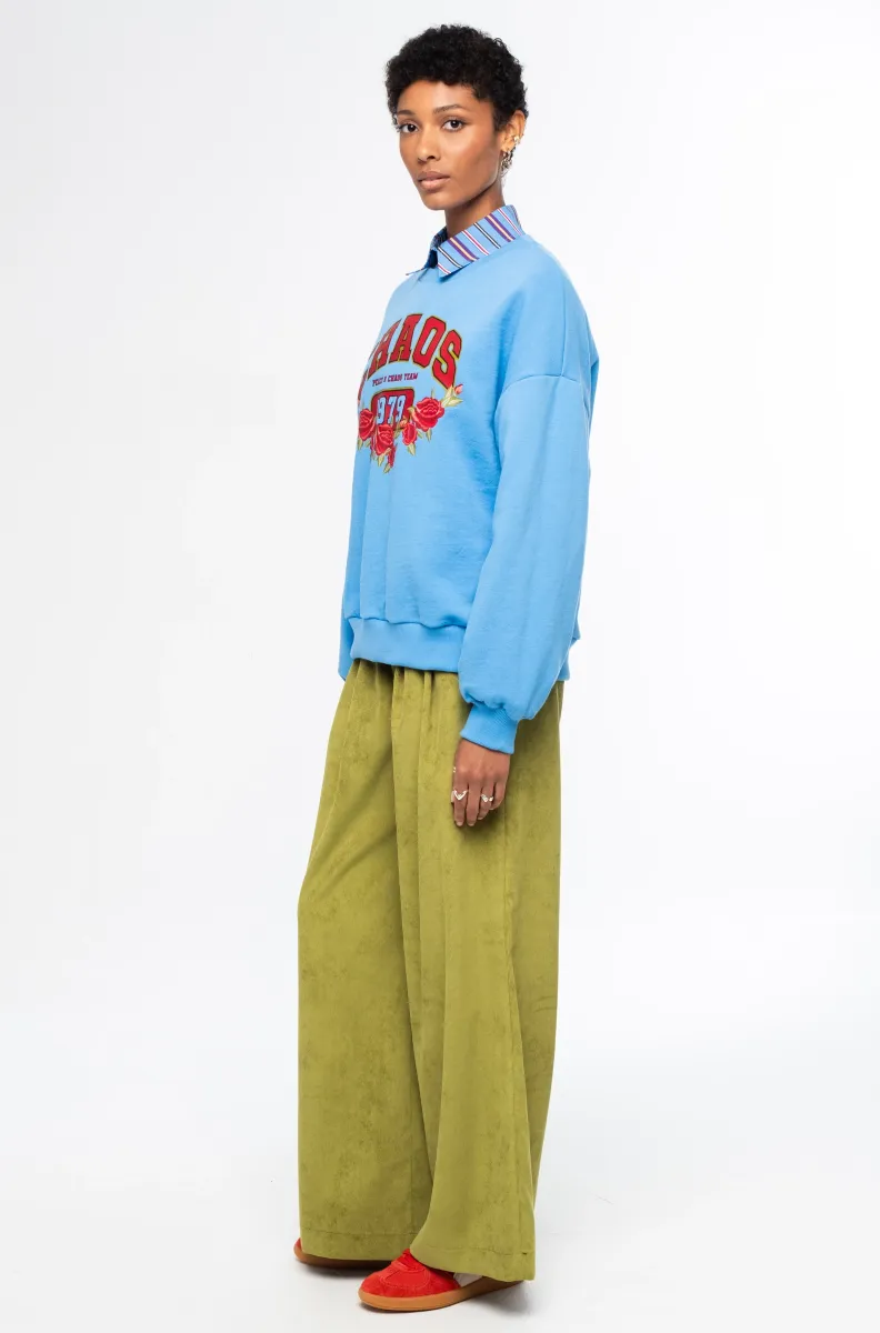 Το Old-School Sweater συνδυάζει την κλασική αισθητική ενός sweatshirt με τις χαρακτηριστικές σχεδιαστικές λεπτομέρειες της Peace + Chaos. Ένα διαχρονικό κομμάτι για τη φθινοπωρινή γκαρνταρόμπα, σχεδιασμένο να ξεχωρίζει μέσα από το ιδιαίτερο print και τις έντονες χρωματικές λεπτομέρειες.