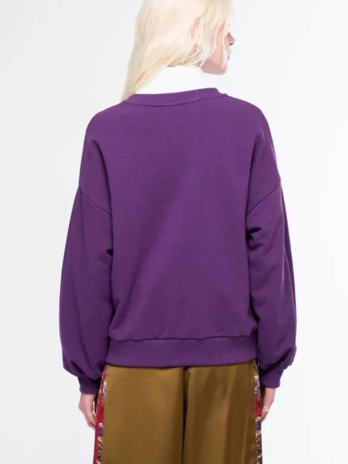 Το Old-School Sweater συνδυάζει την κλασική αισθητική ενός sweatshirt με τις χαρακτηριστικές σχεδιαστικές λεπτομέρειες της Peace + Chaos. Ένα διαχρονικό κομμάτι για τη φθινοπωρινή γκαρνταρόμπα, σχεδιασμένο να ξεχωρίζει μέσα από το ιδιαίτερο print και τις έντονες χρωματικές λεπτομέρειες.