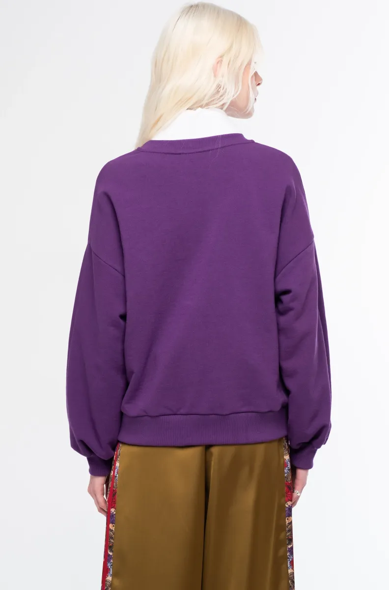 Το Old-School Sweater συνδυάζει την κλασική αισθητική ενός sweatshirt με τις χαρακτηριστικές σχεδιαστικές λεπτομέρειες της Peace + Chaos. Ένα διαχρονικό κομμάτι για τη φθινοπωρινή γκαρνταρόμπα, σχεδιασμένο να ξεχωρίζει μέσα από το ιδιαίτερο print και τις έντονες χρωματικές λεπτομέρειες.