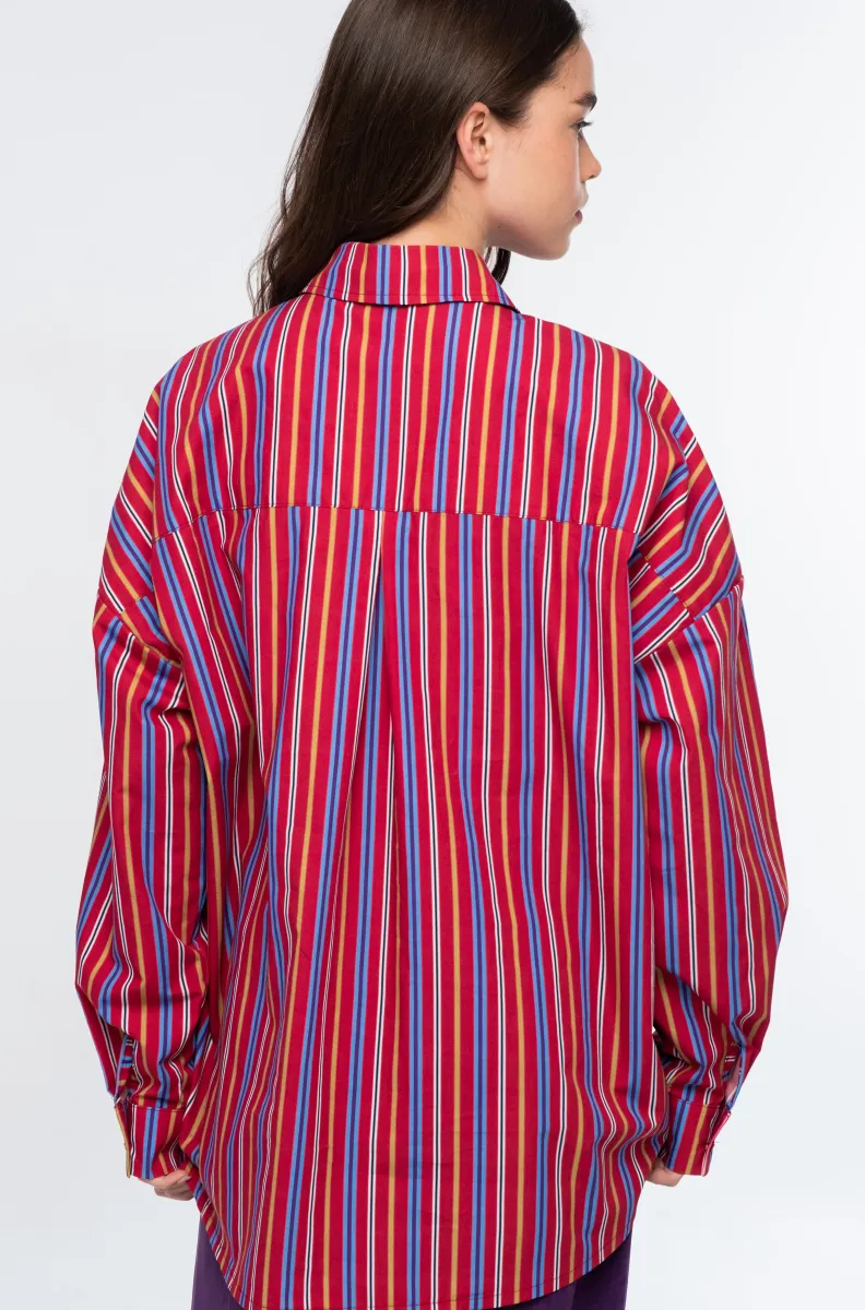 Το REGENCY SHIRT της Peace + Chaos είναι ένα oversized πουκάμισο από δροσερή και ανάλαφρη βαμβακερή poplin, σχεδιασμένο σε relaxed γραμμή για άνετη και σύγχρονη εφαρμογή.