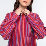 Το REGENCY SHIRT της Peace + Chaos είναι ένα oversized πουκάμισο από δροσερή και ανάλαφρη βαμβακερή poplin, σχεδιασμένο σε relaxed γραμμή για άνετη και σύγχρονη εφαρμογή.
