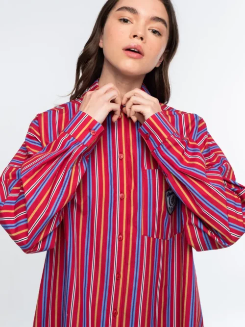 Το REGENCY SHIRT της Peace + Chaos είναι ένα oversized πουκάμισο από δροσερή και ανάλαφρη βαμβακερή poplin, σχεδιασμένο σε relaxed γραμμή για άνετη και σύγχρονη εφαρμογή.