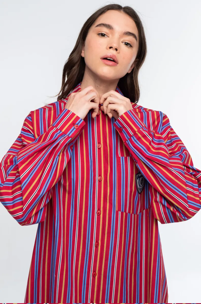 w26206_14 Το REGENCY SHIRT της Peace + Chaos είναι ένα oversized πουκάμισο από δροσερή και ανάλαφρη βαμβακερή poplin, σχεδιασμένο σε relaxed γραμμή για άνετη και σύγχρονη εφαρμογή.