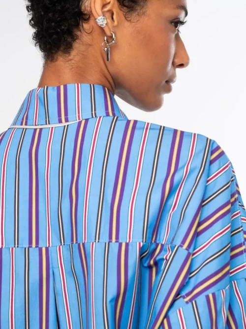 Το REGENCY SHIRT της Peace + Chaos είναι ένα oversized πουκάμισο από δροσερή και ανάλαφρη βαμβακερή poplin, σχεδιασμένο σε relaxed γραμμή για άνετη και σύγχρονη εφαρμογή.