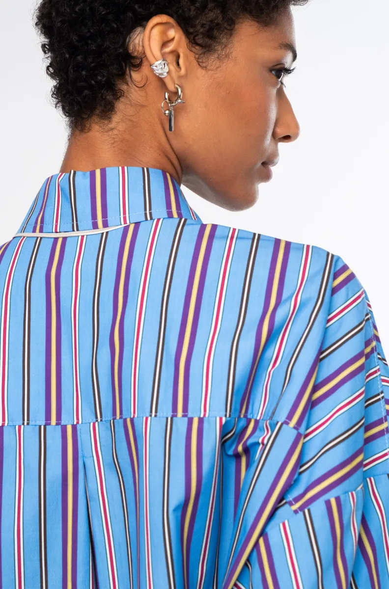 Το REGENCY SHIRT της Peace + Chaos είναι ένα oversized πουκάμισο από δροσερή και ανάλαφρη βαμβακερή poplin, σχεδιασμένο σε relaxed γραμμή για άνετη και σύγχρονη εφαρμογή.